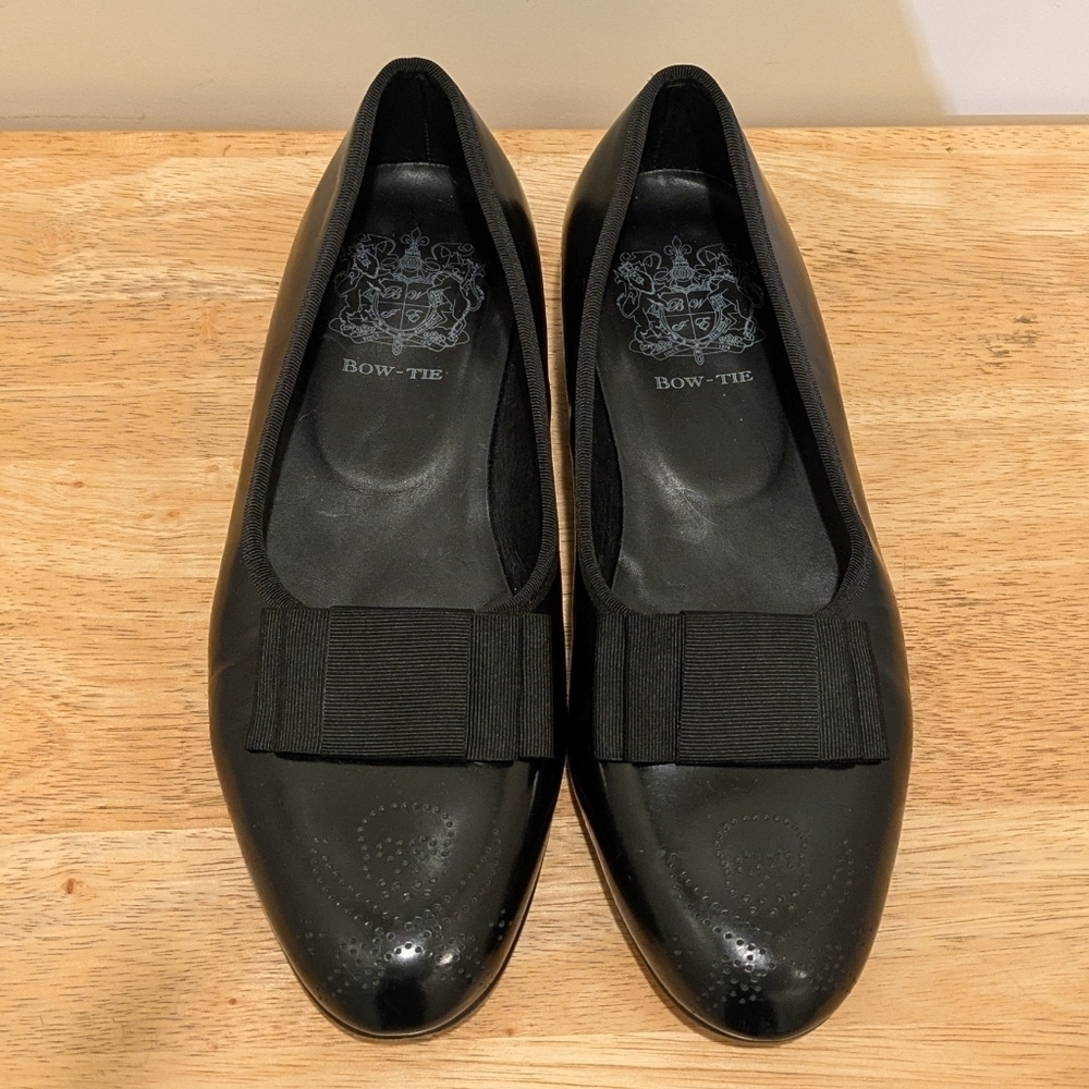 Bow-Tie 6 1/2 Men's Leather Loafers with Black Bows and Skull and Crossbones